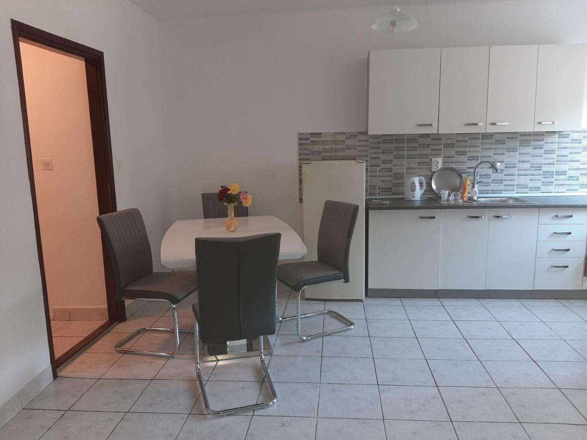 Apartman Curcic Knin Εξωτερικό φωτογραφία