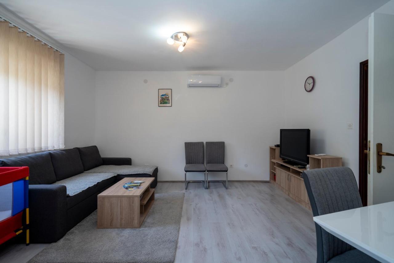 Apartman Curcic Knin Εξωτερικό φωτογραφία