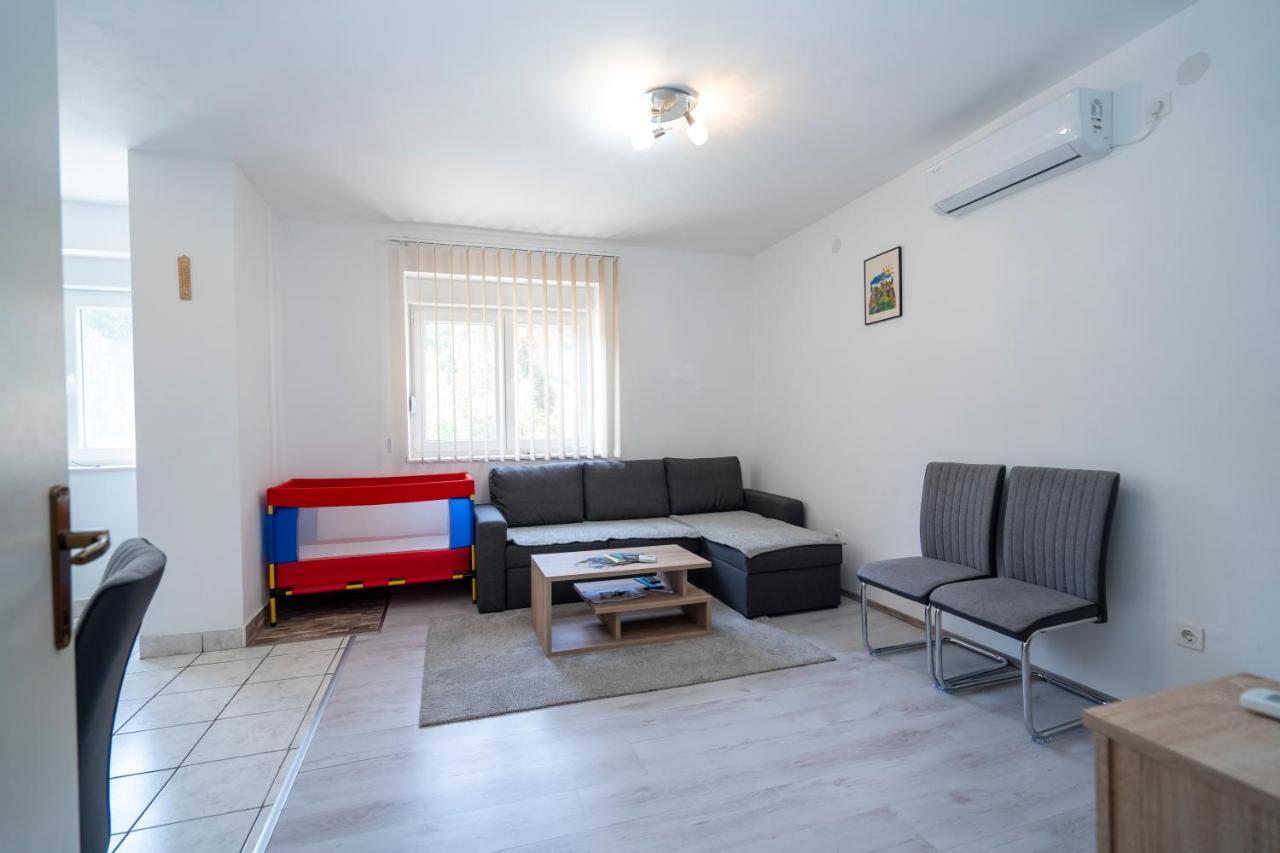 Apartman Curcic Knin Εξωτερικό φωτογραφία