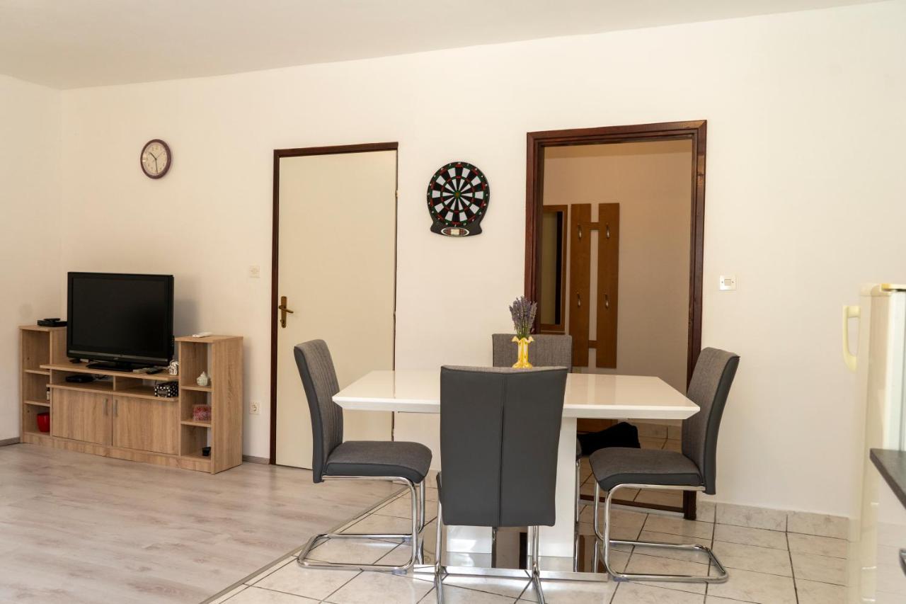Apartman Curcic Knin Εξωτερικό φωτογραφία